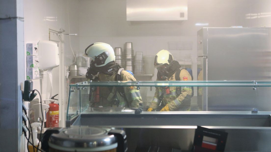 In de keuken troffen brandweerlieden een pan met rijst aan.
