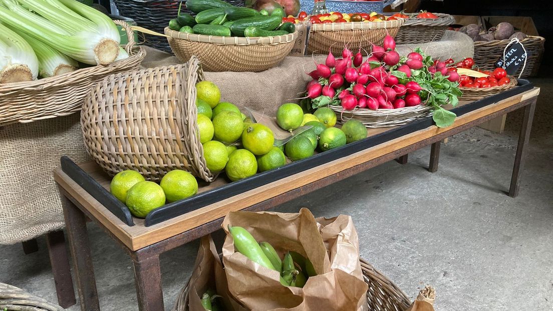 Fruit en groente in de boerderijwinkel van Anne-Marie van der Maas uit Geersdijk