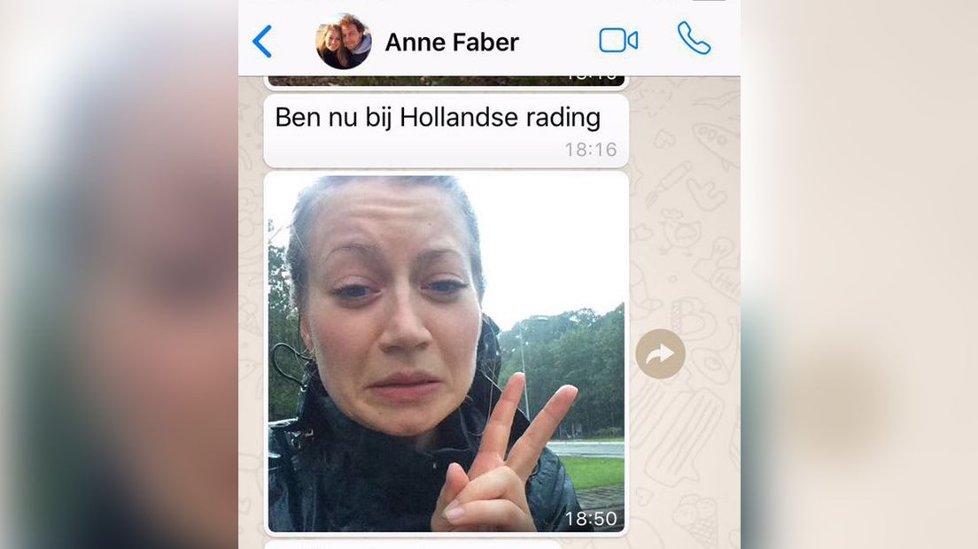 Het laatste teken van leven van Anne; een selfie die ze naar haar vriend appte.