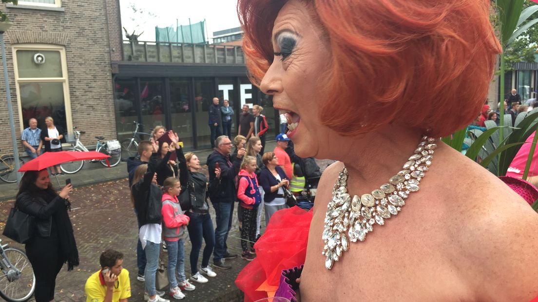 Travestieten Stelen De Show Tijdens Mokum In Meppel Rtv Drenthe