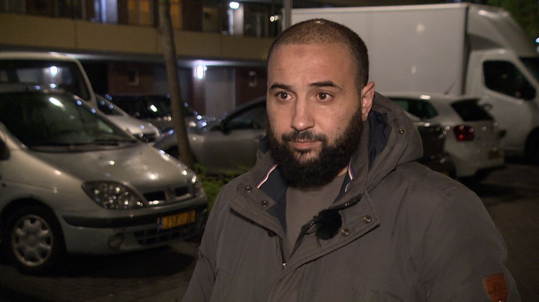 Na de autobranden in Gouda houdt Fouad Khouakhi de boel in de gaten.