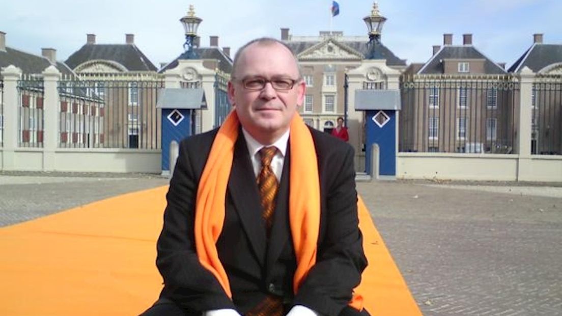Burgemeester biedt oranjetapijt aan