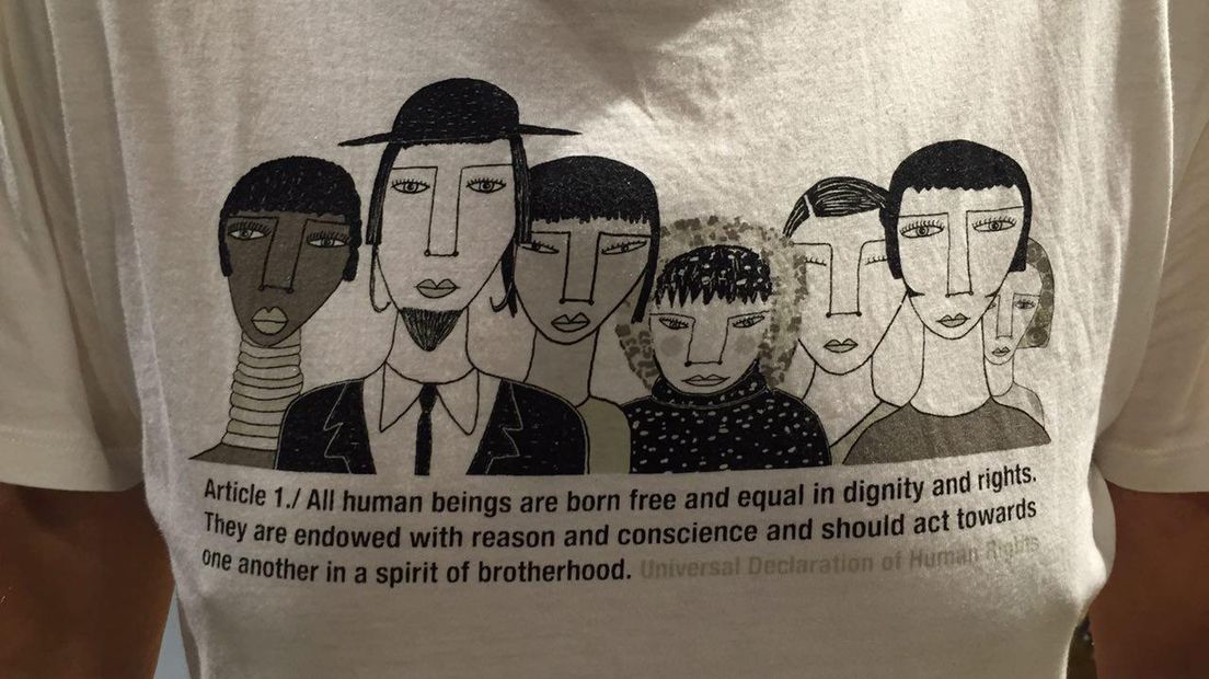 De tekst op het T-shirt van SP-wethouder Kees Swagerman is duidelijk