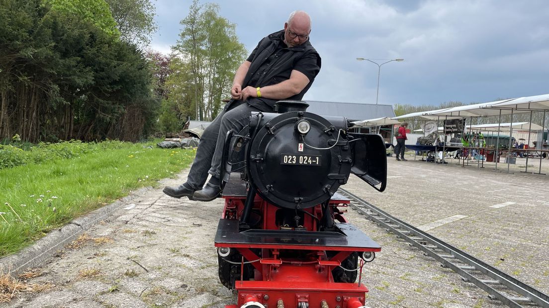 “Mill De Wachter in Zuidlaren Uses Steam Engines for Electricity and Milling”