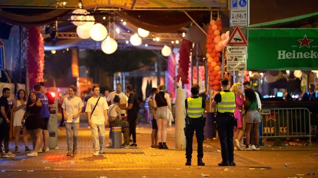 Drukte in de Molenstraat tijdens de Vierdaagsefeesten