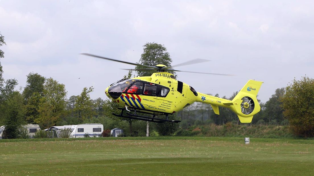 Voor medische bijstand is een traumahelikopter geland.