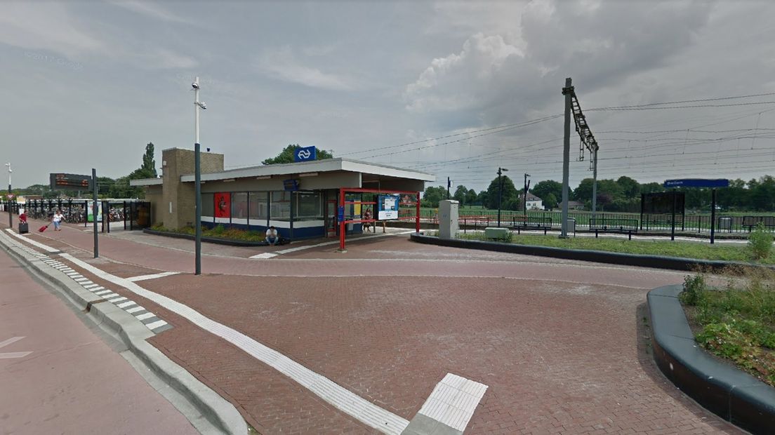 De Stadjer vernielde onder meer ruiten bij het NS-station in Beilen