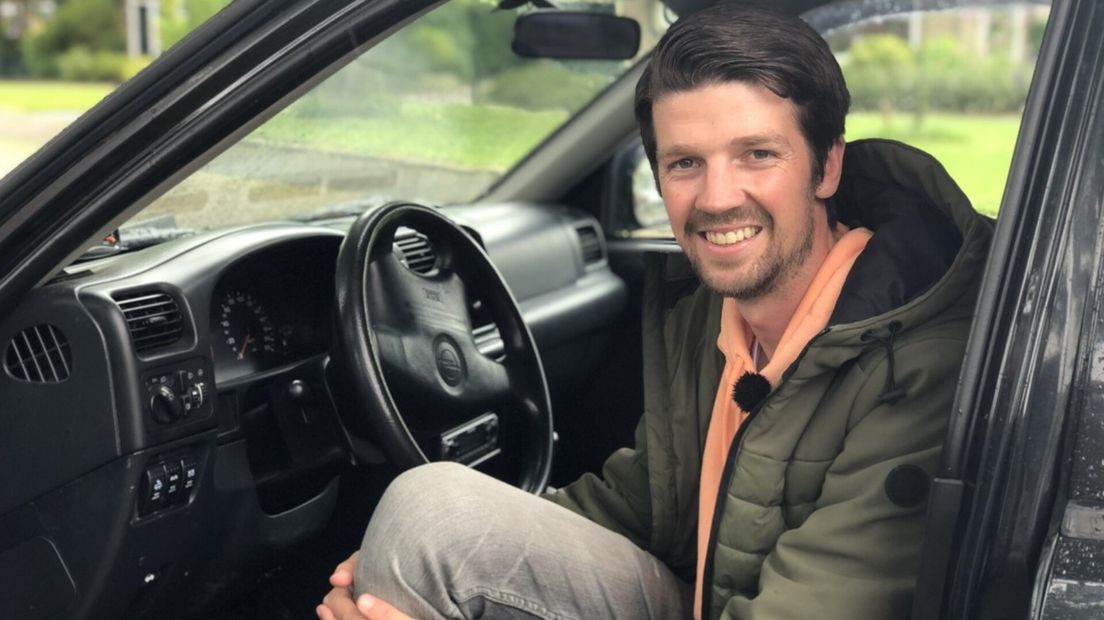 Mike de Voogd uit Zierikzee probeert door te ruilen zijn droomauto te bemachtigen.
