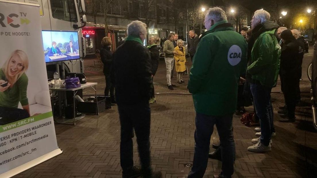Er kwam veel publiek naar het marktplein in Geldermalsen voor het debat.