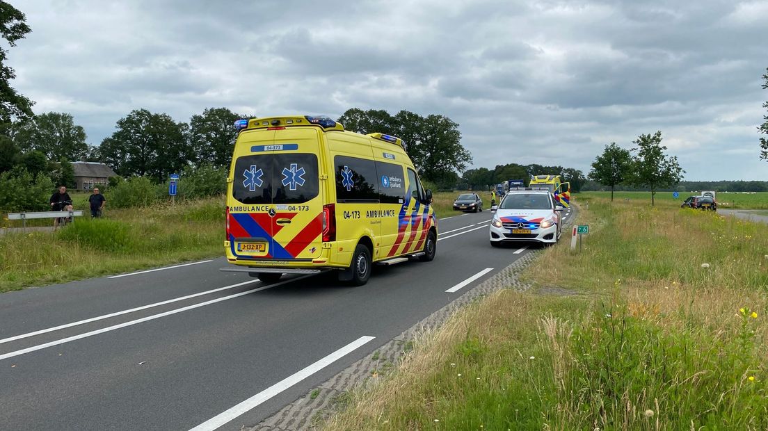 Fietser met spoed naar ziekenhuis na ernstig ongeval N348 bij Wesepe - RTV Oost