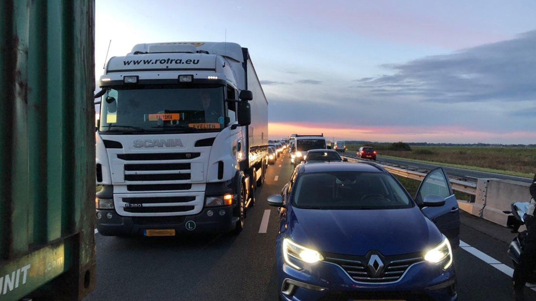 File op de N33 bij Veendam richting de A7