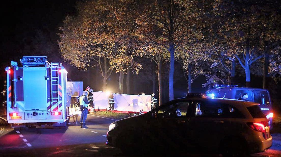 Hulpdiensten ontfermen zich over het slachtoffer