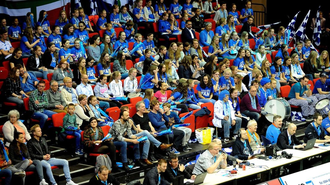 Fans van Lycurgus in MartiniPlaza