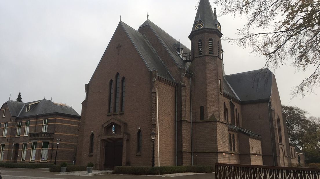 'Er komen steeds meer kerken leeg te staan, voor die kerken moeten we een nieuwe functie vinden.' Minister Ingrid van Engelshoven (Cultuur) trekt 13,5 miljoen euro uit voor het toekomstbestendig maken van kerkgebouwen. Dit weekend is er een aftrap voor de nieuwe kerkenaanpak in Nijmegen.