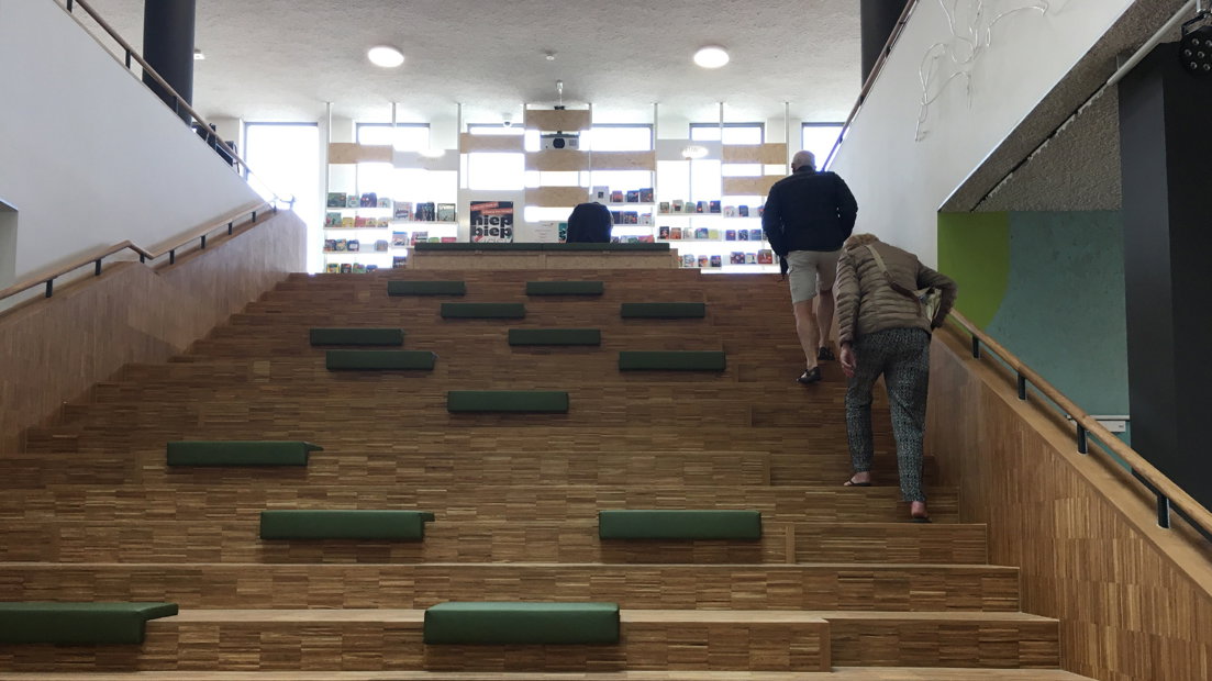 In de nieuwe bibliotheek in Leidsche Rijn.