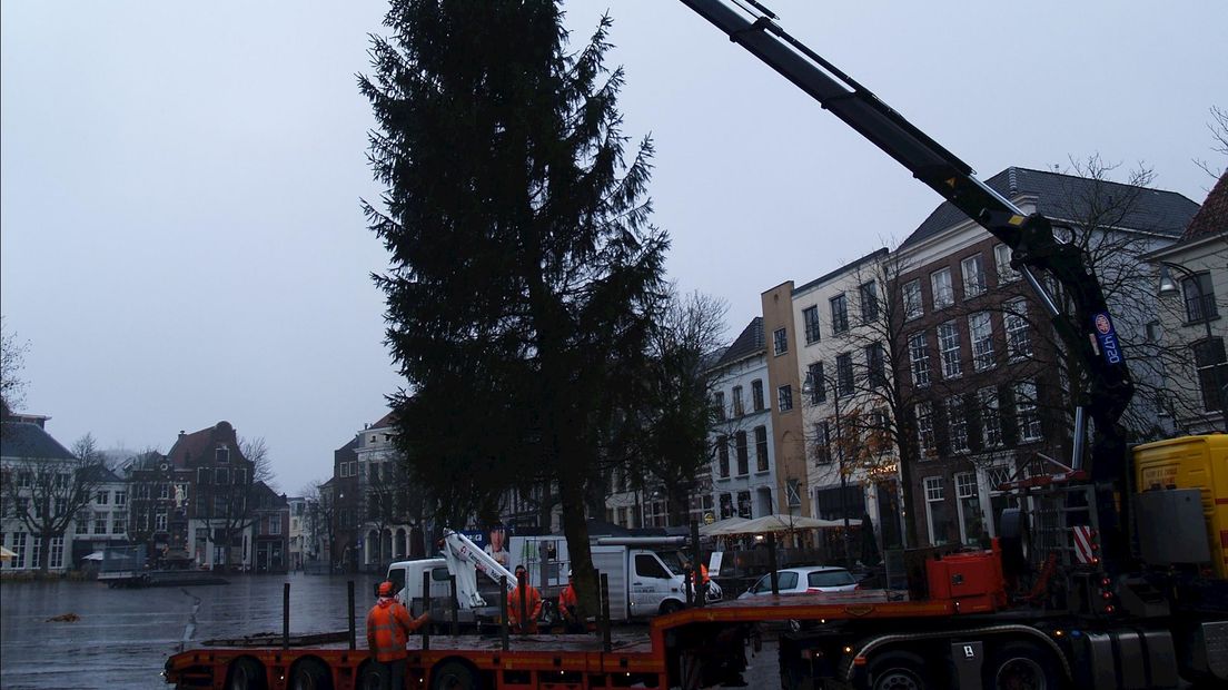 'Lelijkste kerstboom sinds jaren' verwijderd, Deventer heeft een fraaie