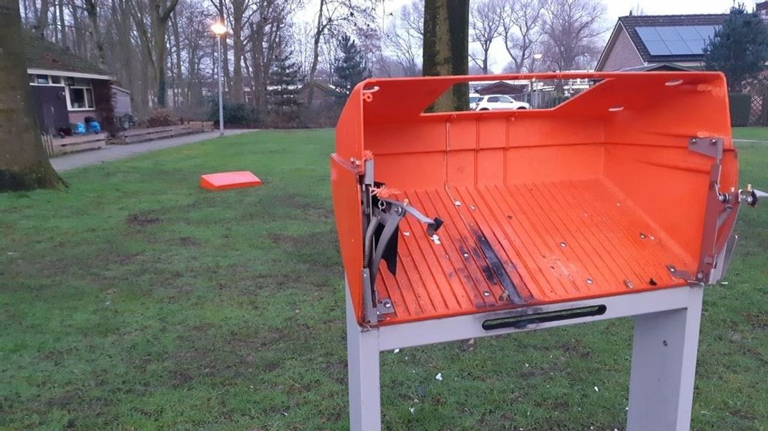 De opgeblazen brievenbus.