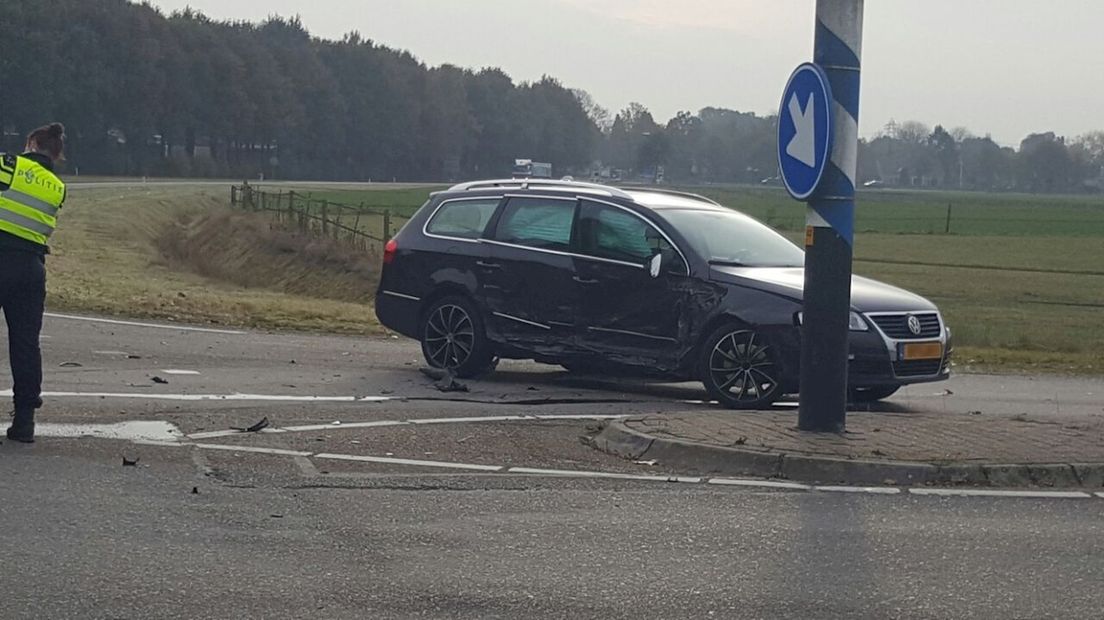 Twee auto's betrokken bij aanrijding in Delden
