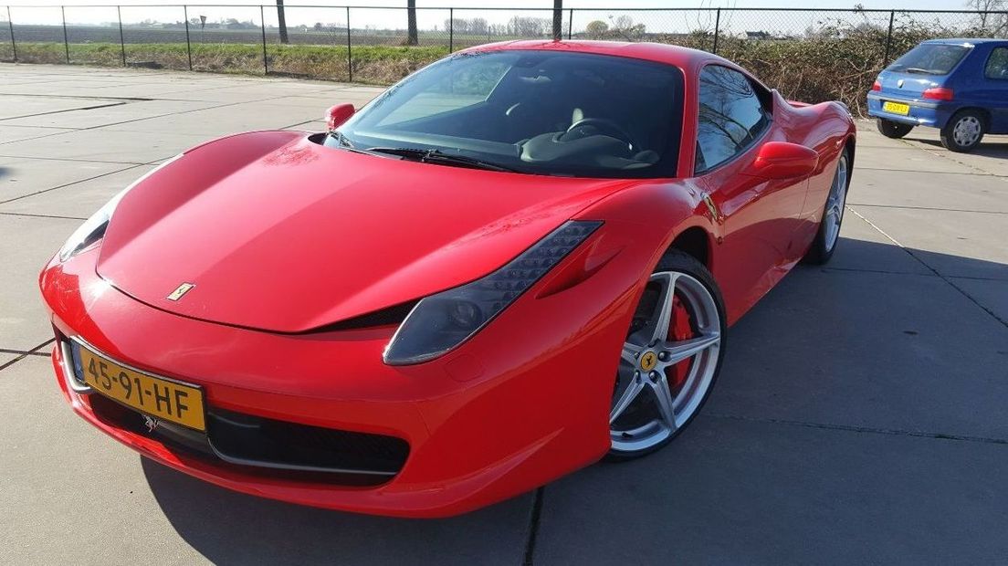 Garagehouder bestolen, gouden tip levert ritje in Ferrari op
