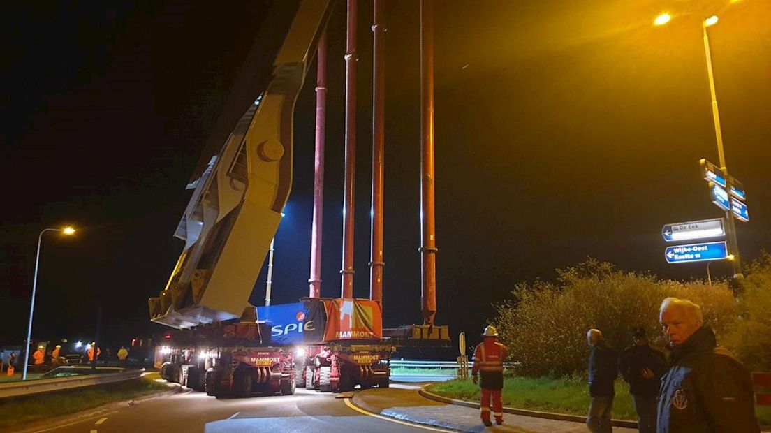 Het transport moest langs twee rotondes