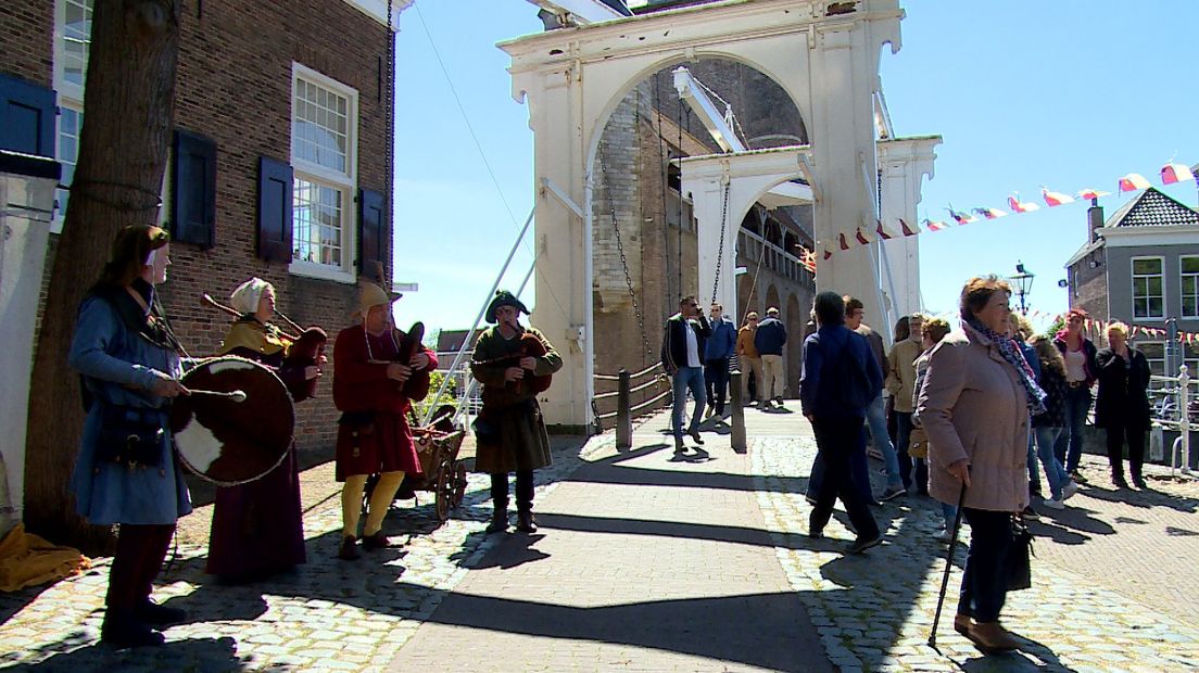 Boeren, Burgers En Buitenlui Nemen Zierikzee Over - Omroep Zeeland