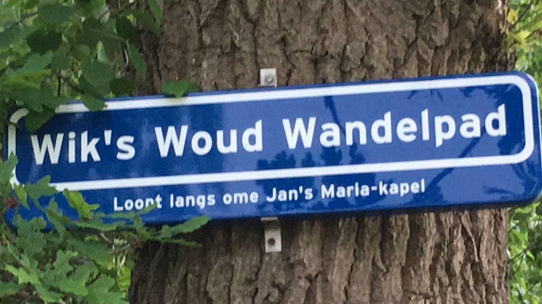 Het straatnaambord in Basse