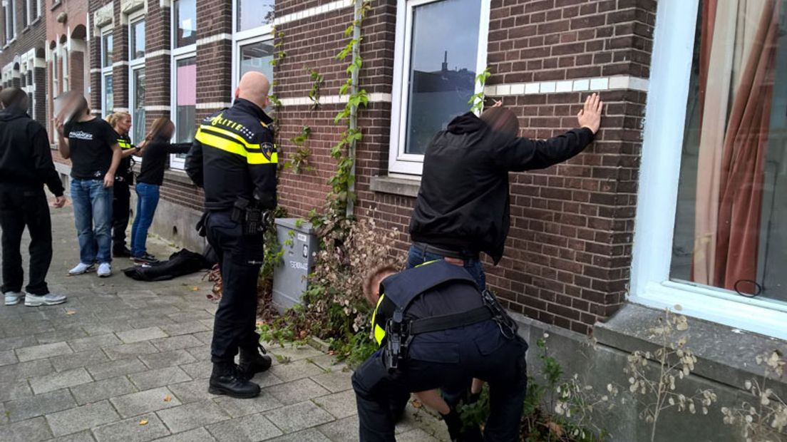 Arrestatie Bij Noodopvang Vluchtelingen In Rotterdam - Rijnmond