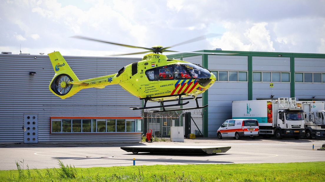 Een traumahelikopter op Rotterdam The Hague Airport