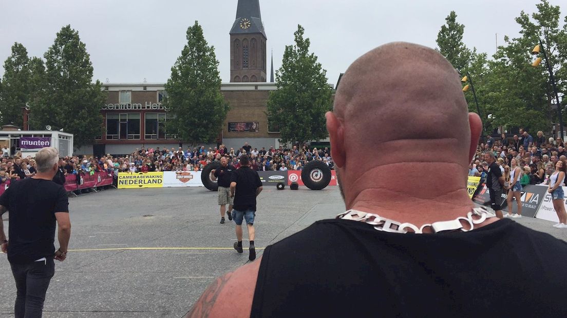 Sterkste mannen van Nederland strijden in Hengelo om titel RTV Oost Sterkste mannen van Nederland strijden in Hengelo om titel RTV Oost