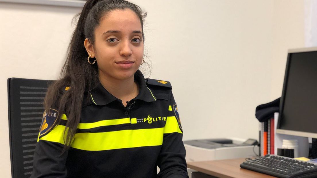 Yeter (15) wordt baas van de politie voor één dag - Omroep West
