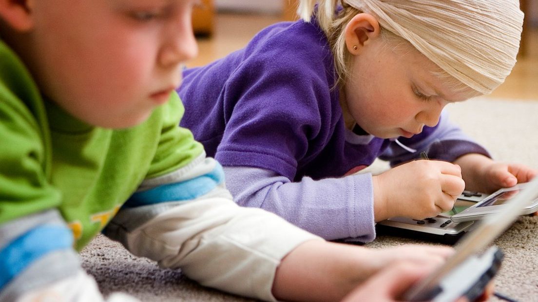 Veel mensen onderschatten de gevaren van internet tijdens hun vakantie.