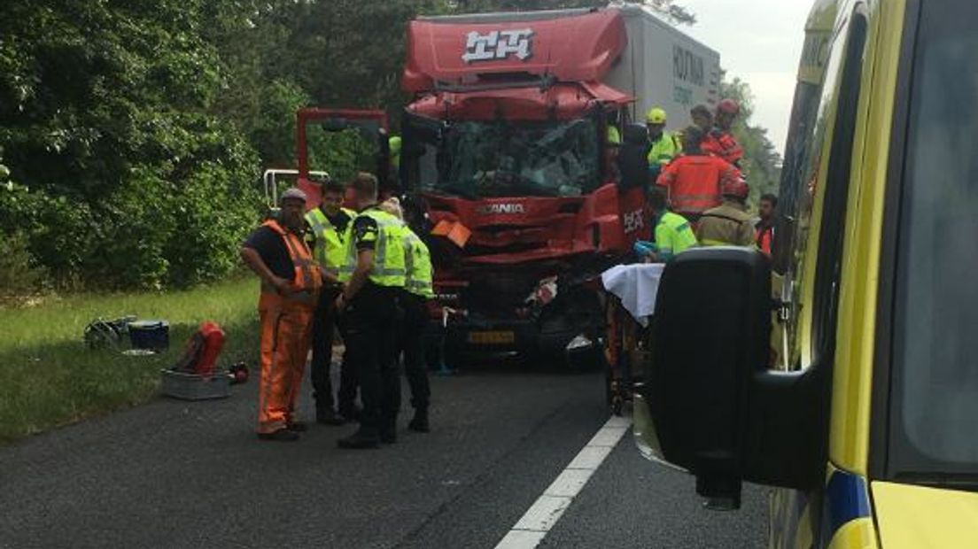 De A28 richting Zwolle was donderdagavond volledig afgesloten bij Harderwijk na een ongeluk met meerdere vrachtwagens. Voor zover bekend was de weg rond 21.30 uur weer helemaal vrij.