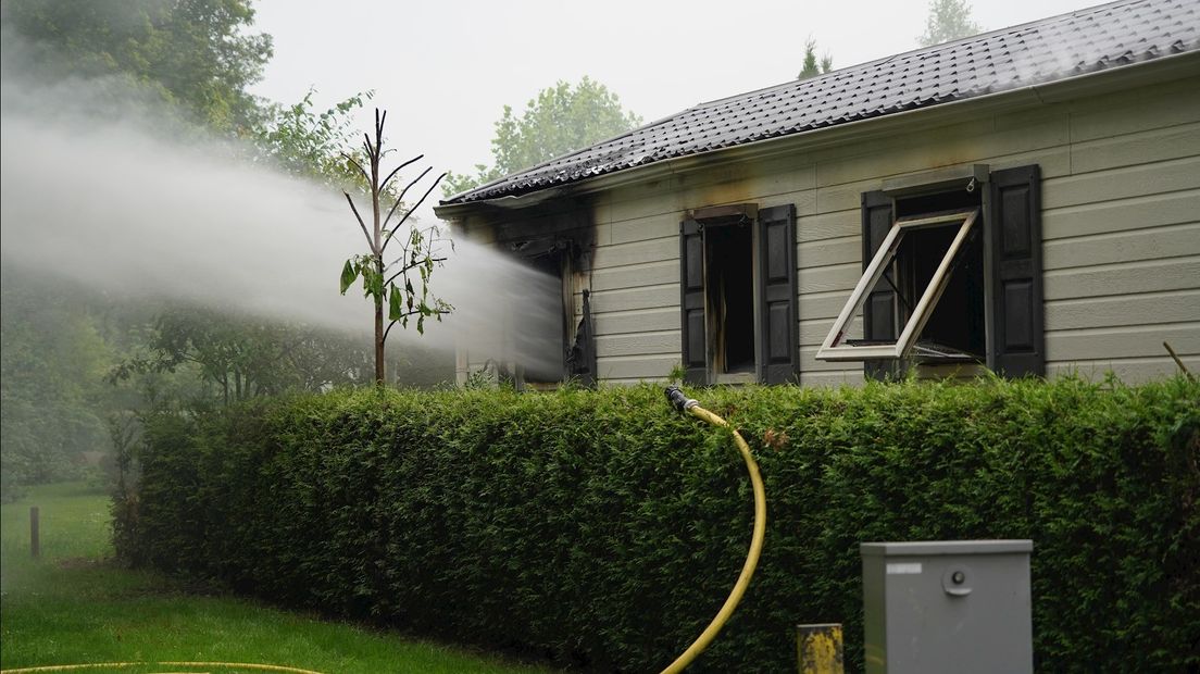 Brand in chalet op camping in Rheezerveen - RTV Oost