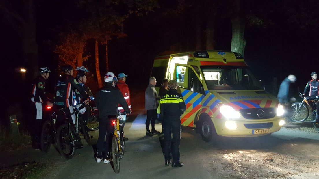 Tijdens de Halloweentocht in Eerbeek viel zaterdagavond een gewonde. Een mountainbiker belandde in de sloot en werd per ambulance naar het ziekenhuis gebracht.