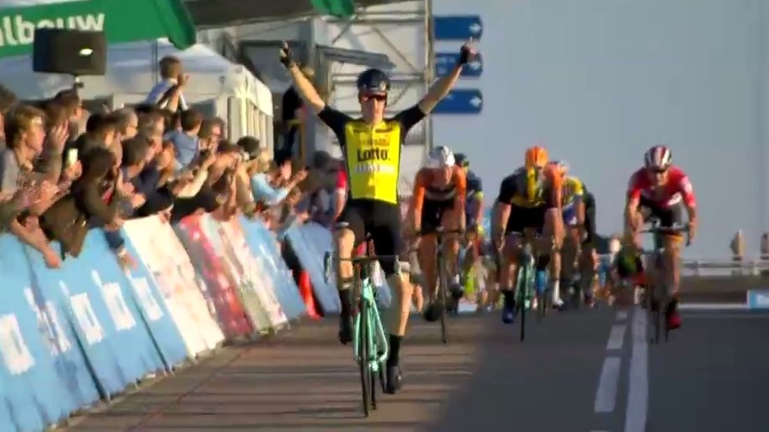 Roosen verrast peloton en wint Tacx Pro Classic