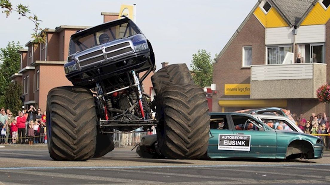 De beelden van de monstertruck, die dood en verderf zaait, gaan de hele wereld over