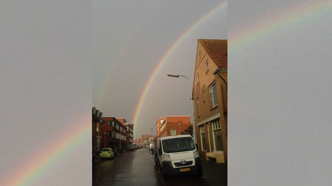 Een regenboog bij Duindorp tijdens de storm.