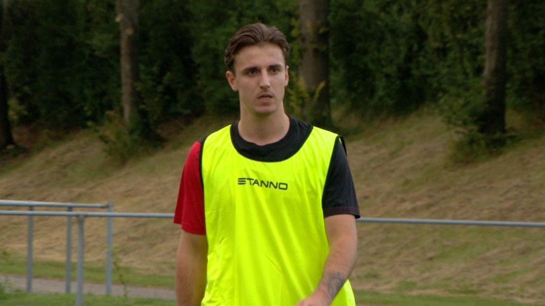 Siebe Schets in het trainingsshirt van GOES