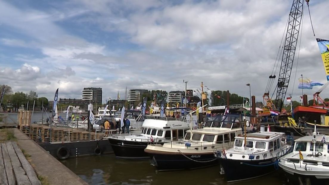 Met de slogan: bootjes varen, bootjes kijken, bootjes kopen wordt dit pinksterweekend voor de derde keer het watersportevenement 'Tiel Maritiem' gehouden.