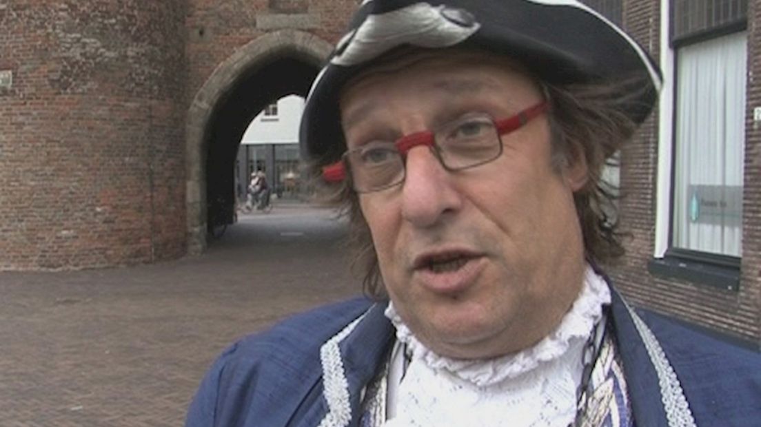 Zwolse stadsomroeper Peter Vader