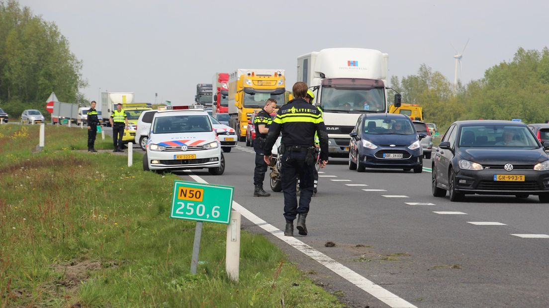 Auto van de weg in Kampen