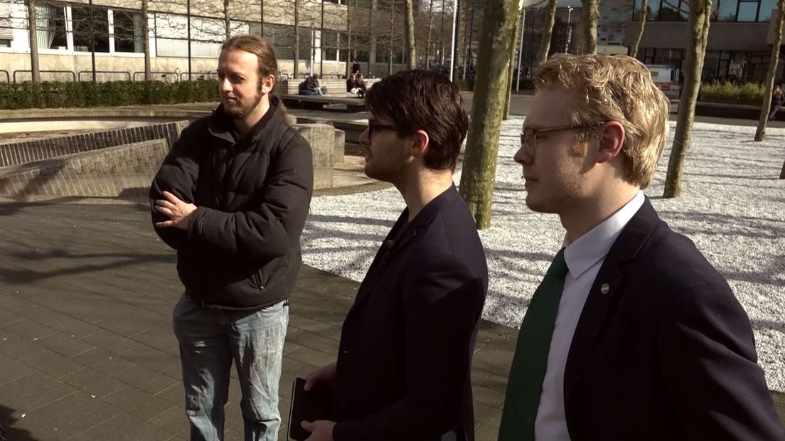 Uitspraken over homoseksualiteit door imam Azzedine Karat in Nieuwsuur zijn aanleiding voor een actie voor acceptatie van homo's. De imam was woensdag 15 maart een van de sprekers tijdens de Islam Awareness Week op de Radboud Universiteit. Daarom ging initiatiefnemer Bram Kuijpers juist woensdag het gesprek aan met studenten.