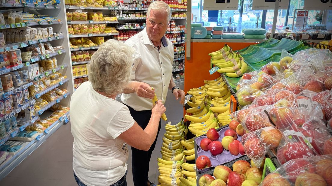Jan-Willem Scheffers op de groente- en fruitafdeling