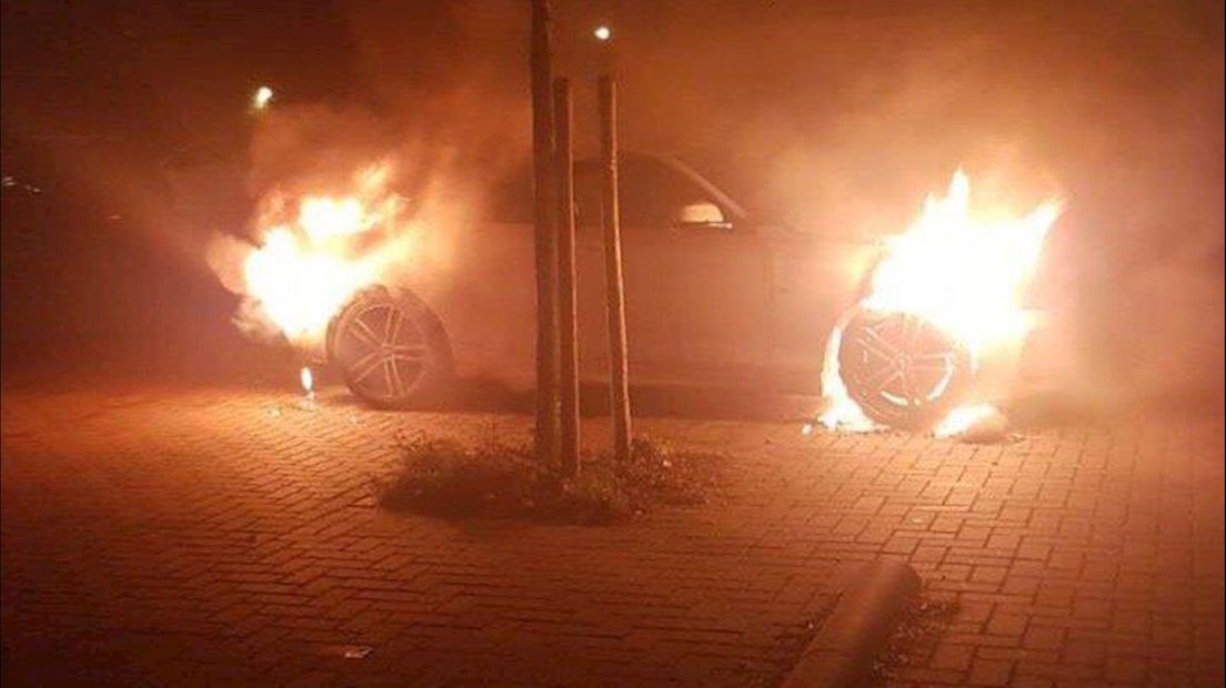 Auto in vlammen op in Zwolle