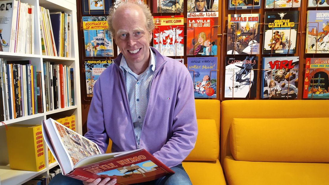 Arie Korbee in zijn stripmuseum.