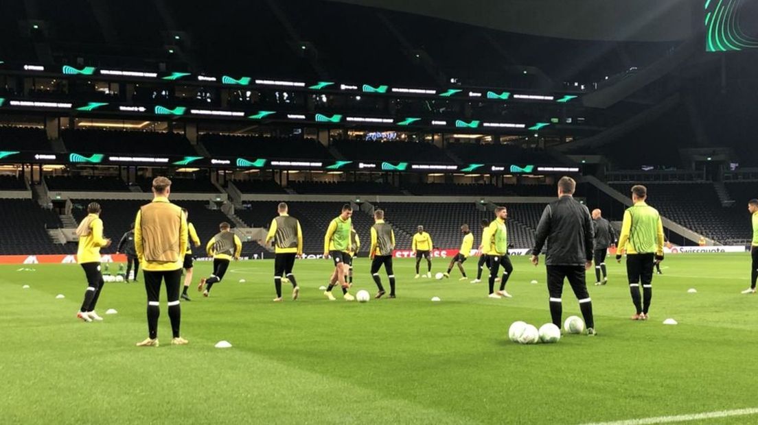 Vitesse trainde woensdag in het imposante Tottenham Hotspur stadion.