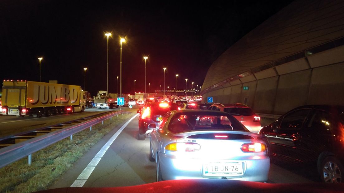 File op de A2, vroeg in de ochtend