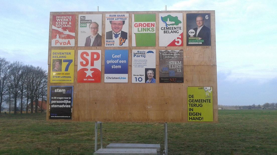 De poster 'Ruim baan voor Lettele' hangt nu ook in Lettele