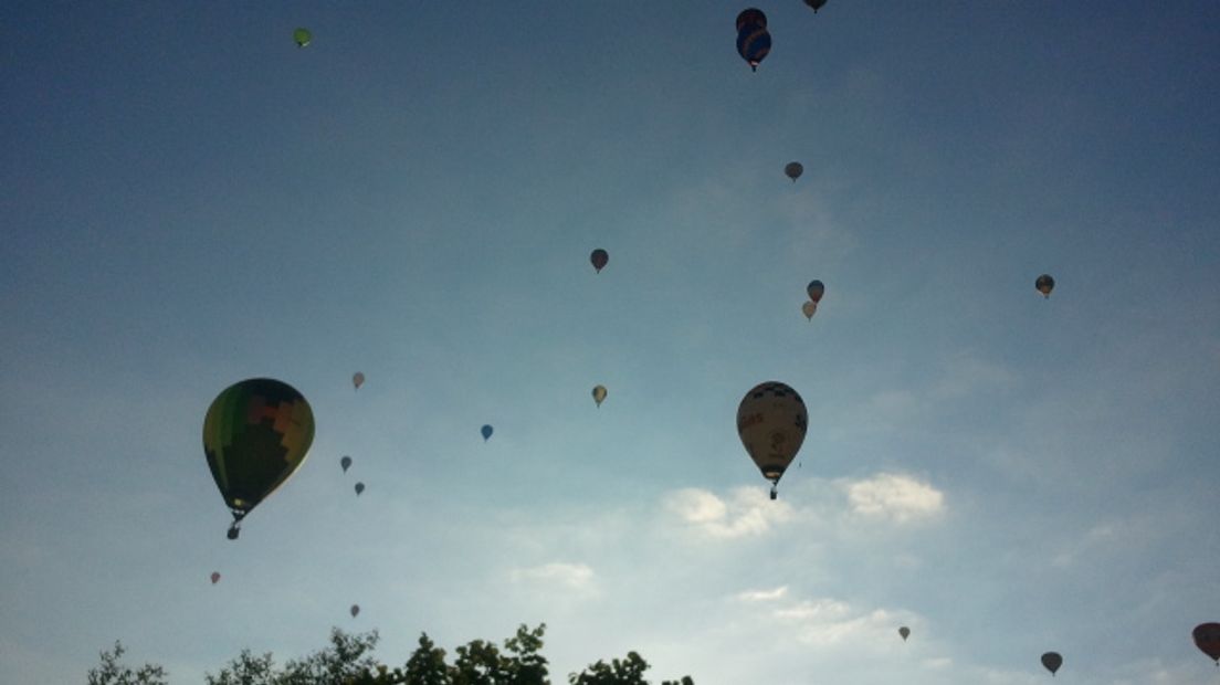 Ballonnen in de lucht (Rechten: Henriëtte Klijnstra)