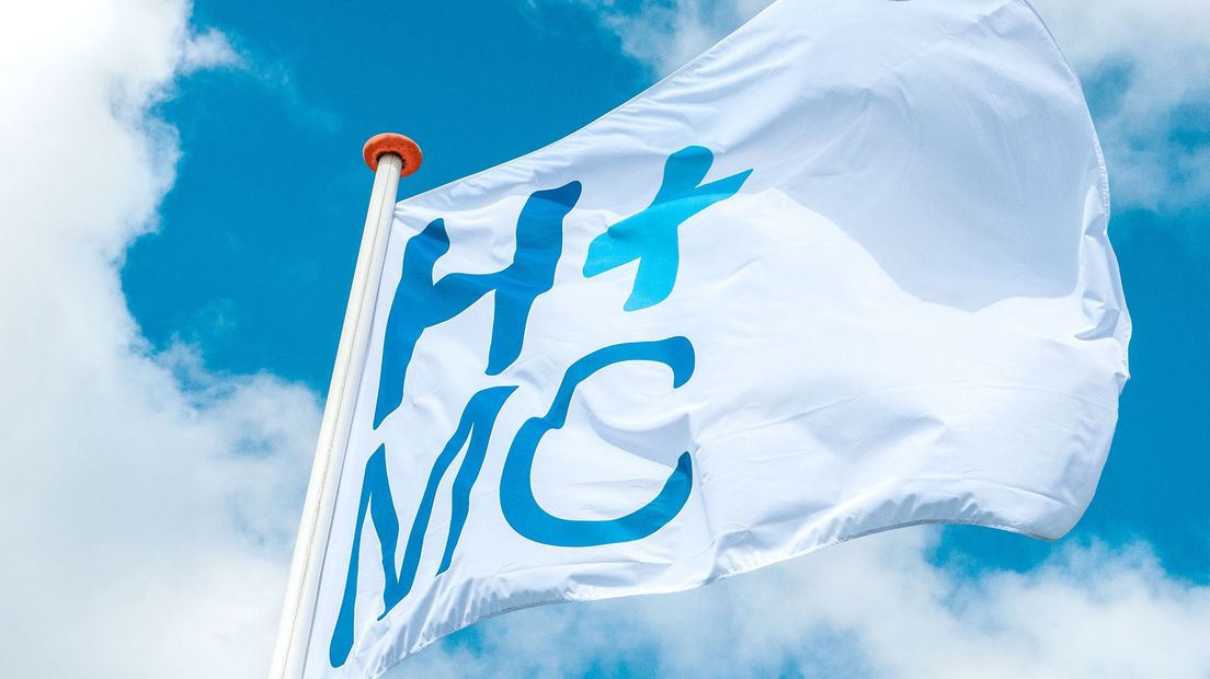 Vlag met het logo van HMC